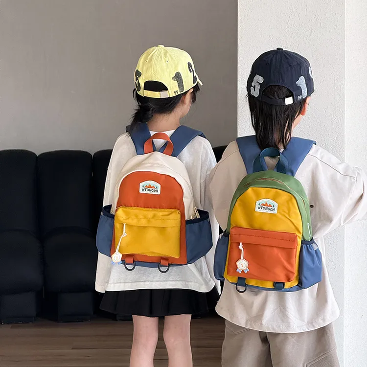 春游儿童背包外出旅游拼色男童双肩包轻便时尚潮休闲研学女孩背包