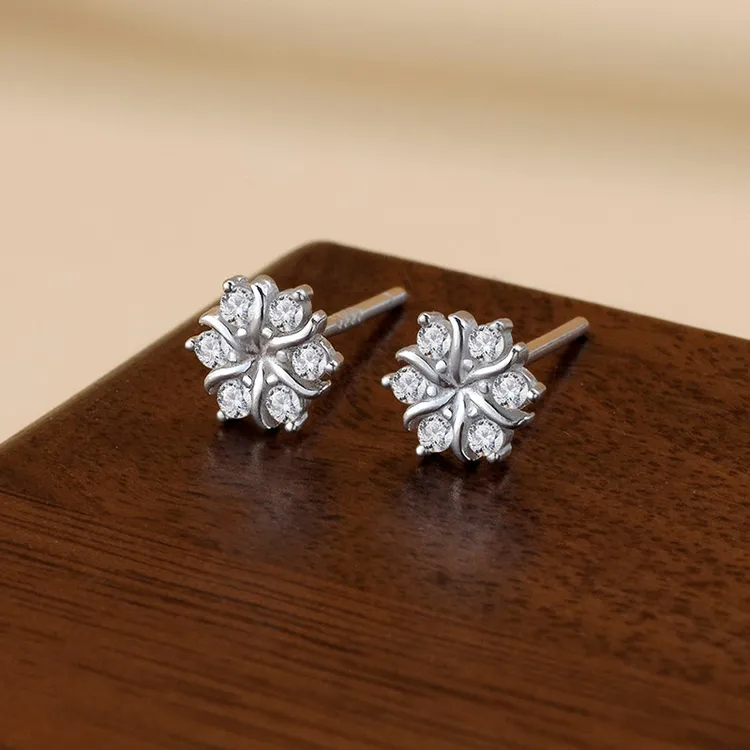 足银耳饰 新款小雪花耳钉女时尚设计气质耳骨钉简约新款个性耳饰
