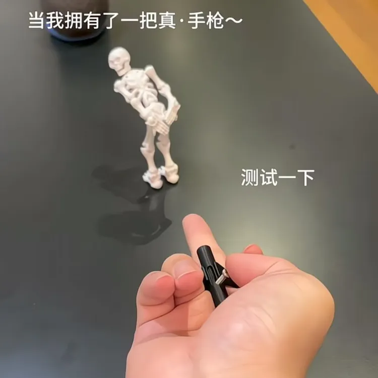 【下班】指环具上课解压神器恶作剧口袋迷你上膛发射整蛊玩具