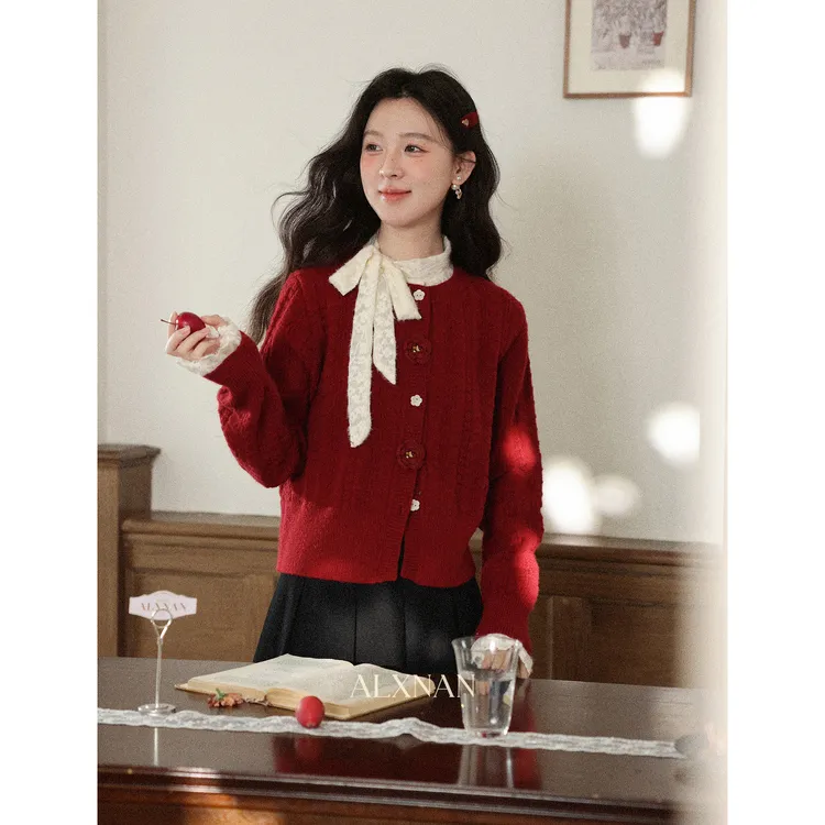 鹿向南【逸致闲情】法式减龄酒红色开衫毛衣女2025秋冬宽松短上衣
