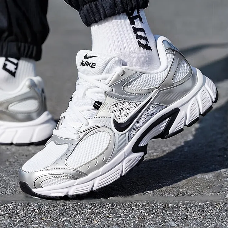 耐克男鞋2025夏季新款V5RNR老爹鞋跑步鞋运动鞋低帮休闲鞋 HJ5228