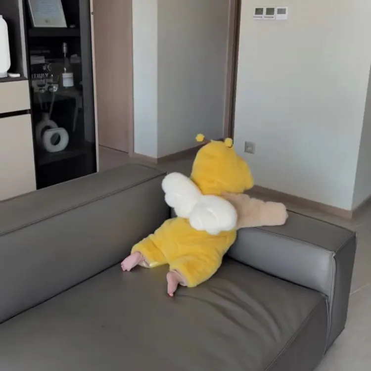 小蜜蜂婴儿服宝宝连体衣冬季加绒加厚幼儿冬装外出服可爱超萌衣服