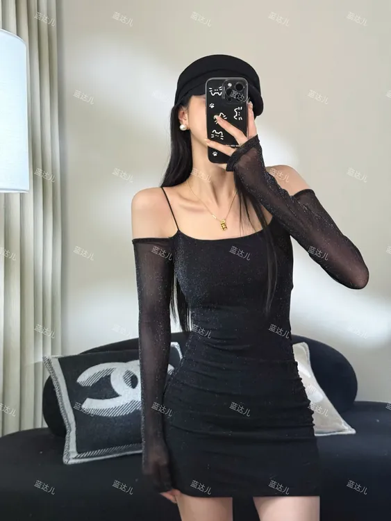  蓝达儿【可拆胸垫】2025秋季新款性感收腰褶皱修身显瘦包臀连衣裙
