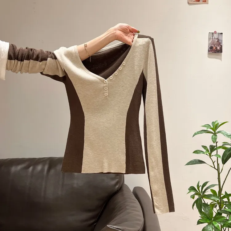 撞色拼接v领毛针织衫长袖女秋季新款修身显瘦设计感独特上衣