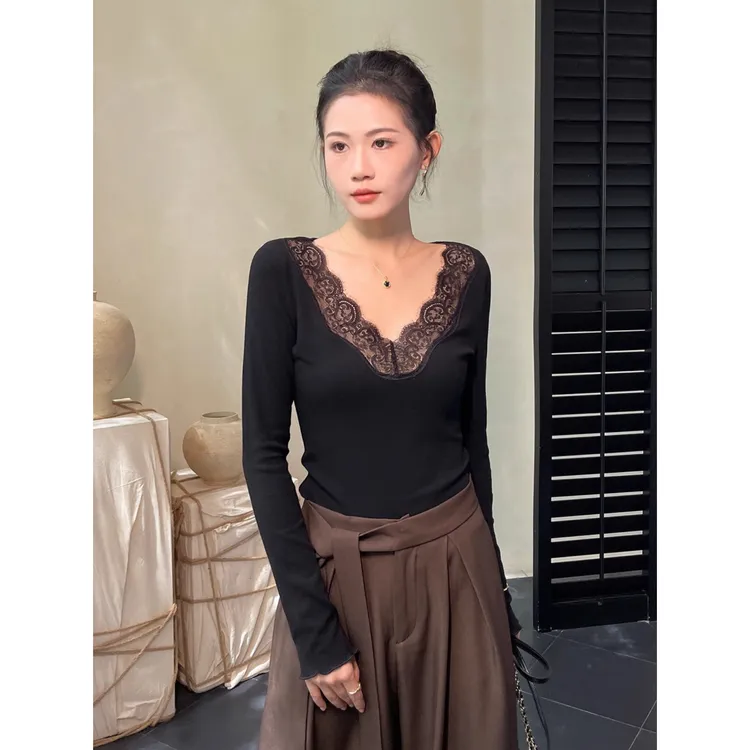 蕾丝拼接v领黑色打底衫2025新款女春秋长袖t恤外穿内搭上衣高级感