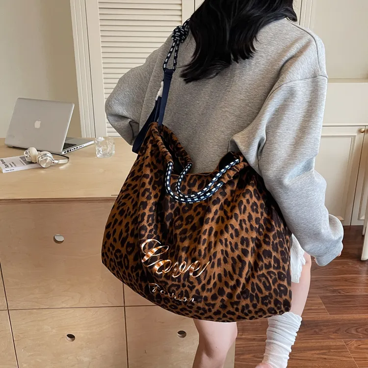 小众超火豹纹大容量包包女轻便手提购物袋通勤托特包学生上课包包