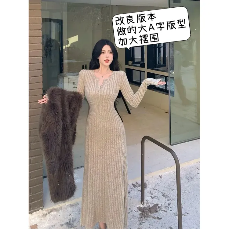依二一大码《韩漫天菜极地长裙 》磨毛坑条针织法式女收腰长裙1205
