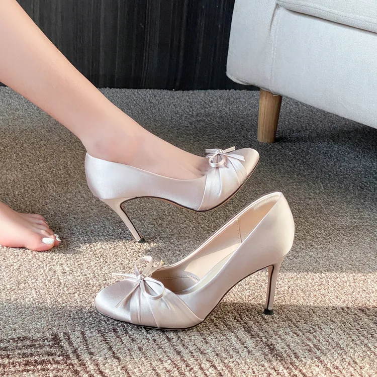 2026新款不累脚香槟色绸缎面高跟鞋女甜美法式温柔风蝴蝶结单鞋春
