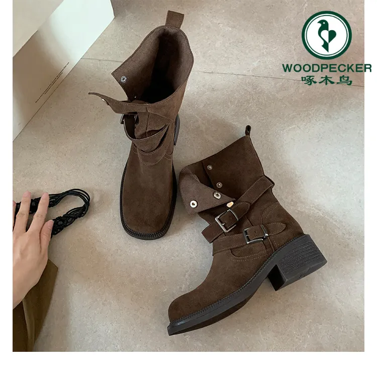 啄木鸟增高5.5cm美拉德粗跟厚底皮扣带翻折两穿绒面西部女中筒靴
