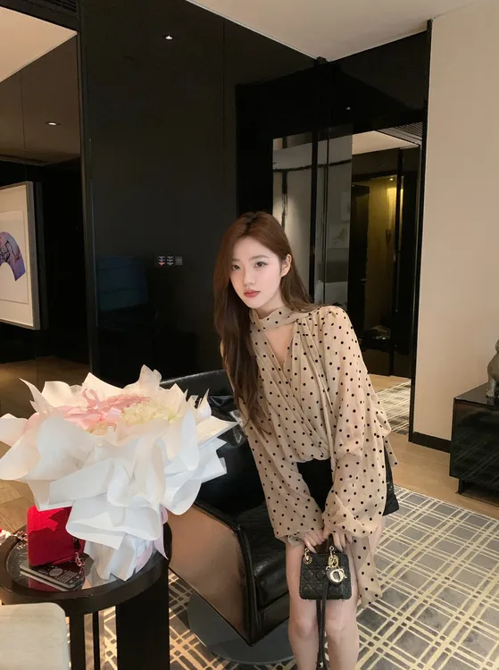 波卡尔小姐｜复古波点飘带雪纺小衫 905