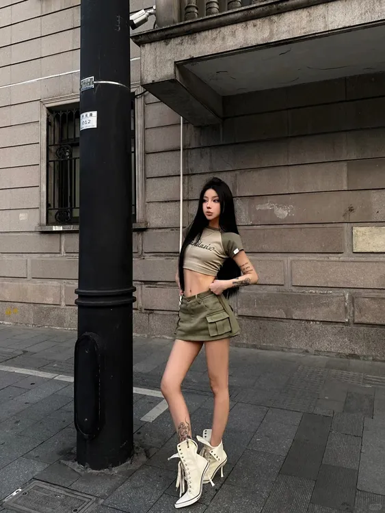 夏季新款洋气衣服女韩系修身气质露脐圆领短袖上衣辣妹短裙套装