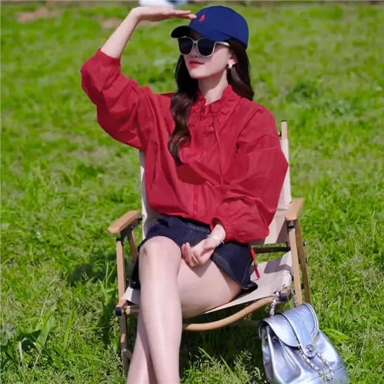 2025夏季新款女士宽松洋气薄款立领红色防晒衣户外休闲透气冲锋衣