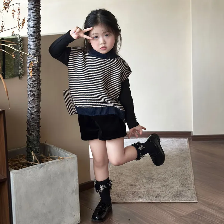 小思家2025女童秋季新款韩版洋气纯色打底衫短裤条纹毛衣马甲套装