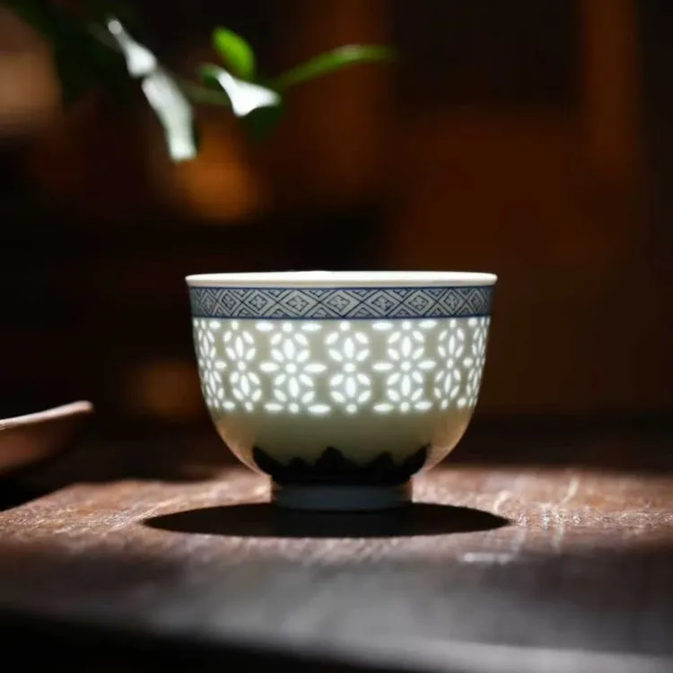 景德镇手绘青花玲珑品茗杯陶瓷主人杯单杯镂空功夫茶具个人专用杯