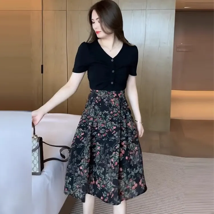 拉夏贝尔 碎花假两件连衣裙女2025夏季新款洋气显瘦中长款A字裙子
