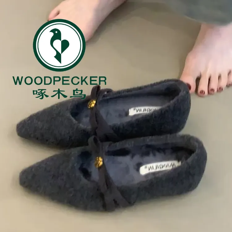 啄木鸟法式气质温柔风尖头山茶花平跟毛毛鞋女2025秋冬百搭仙女鞋