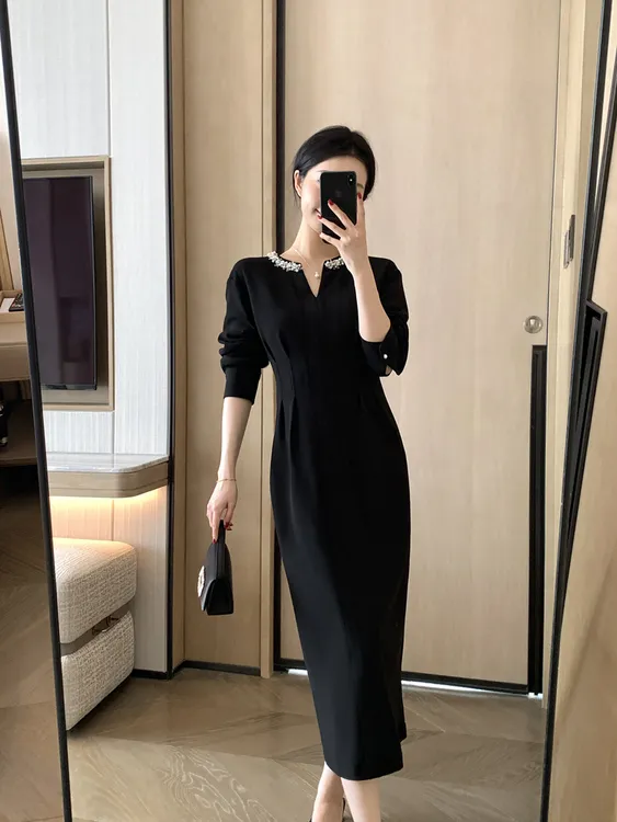 大码黑色显瘦连衣裙女2025秋季新款胖mm高级感收腰显瘦气质长裙子