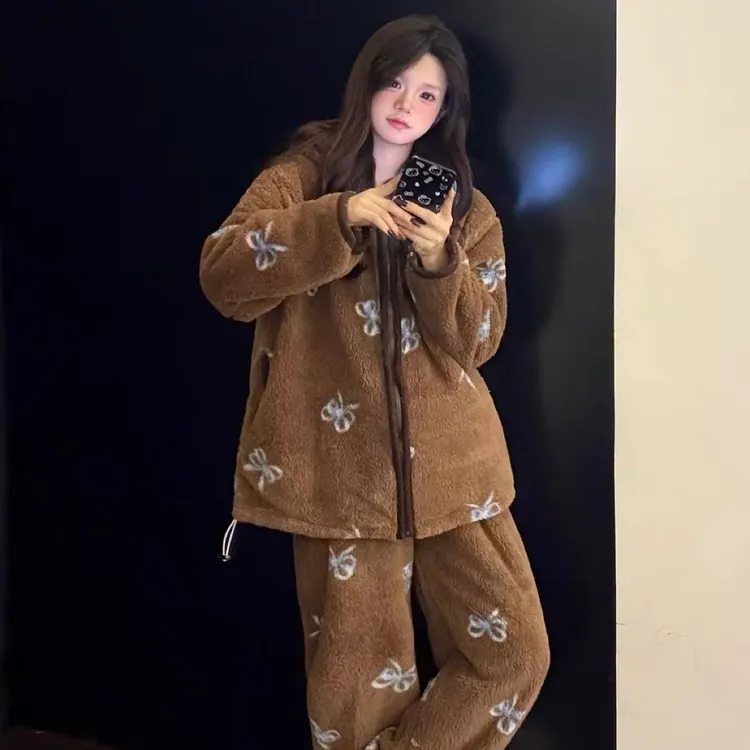 美拉德蝴蝶结印花珊瑚绒睡衣女冬季新款大码保暖舒适家居服两件套