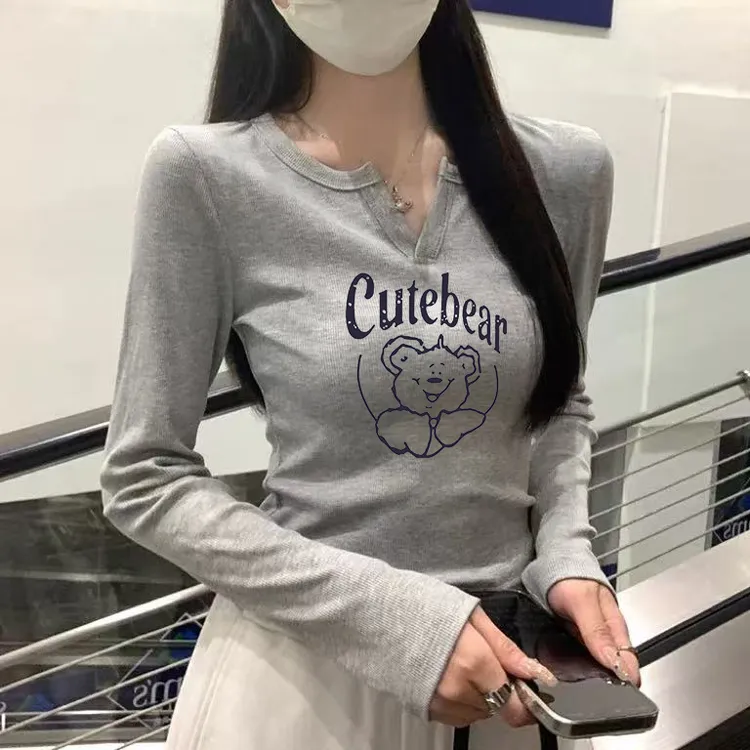 长袖T恤女早秋季2025正肩修身内搭打底衫上衣灰色小V领印花