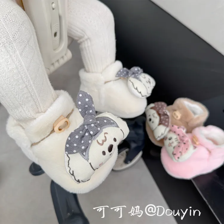 冬季新款0-1岁男女宝宝加厚保暖步前鞋婴幼儿卡通软底毛毛不掉鞋