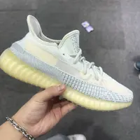 95新 adidas/阿迪达斯 44.5码 无盒 yeezy350冰蓝 球鞋