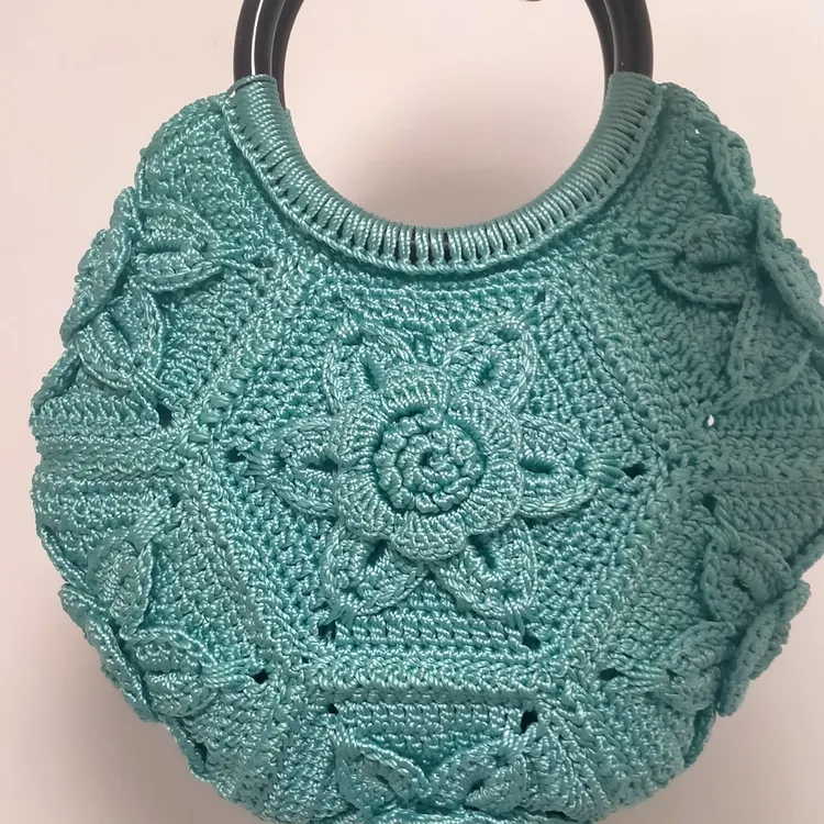 纯手工钩织成品，手机化装品都可装没内衬