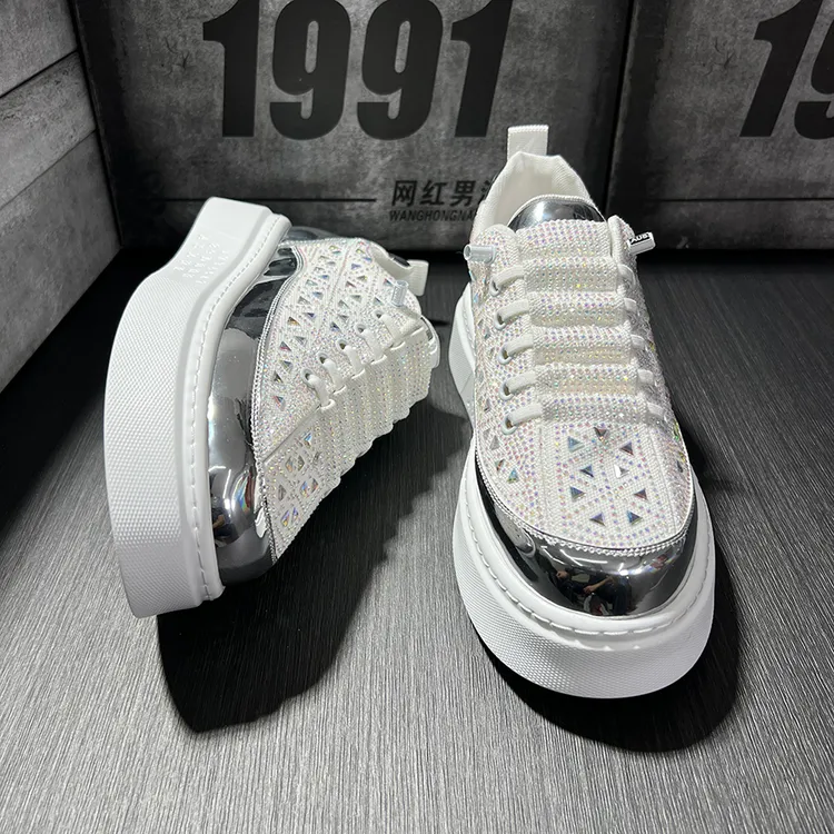 精神小伙男鞋2025新款烫钻高级时尚潮流板鞋舒适轻便厚底百搭鞋子