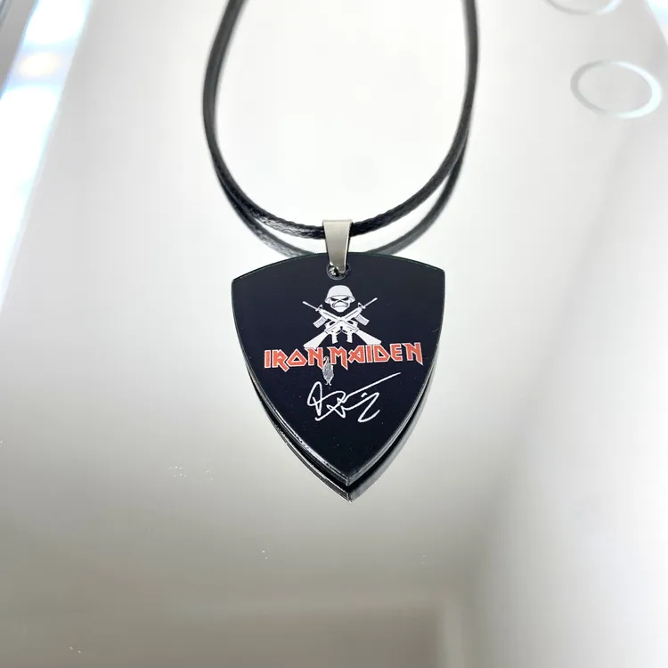 Iron Maiden铁娘子乐队周边吉他拨片项链配饰专辑徽章摇滚金属