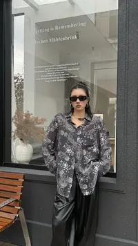 8935潮女时尚休闲印花衬衫长袖复古宽松设计感衬衣ol