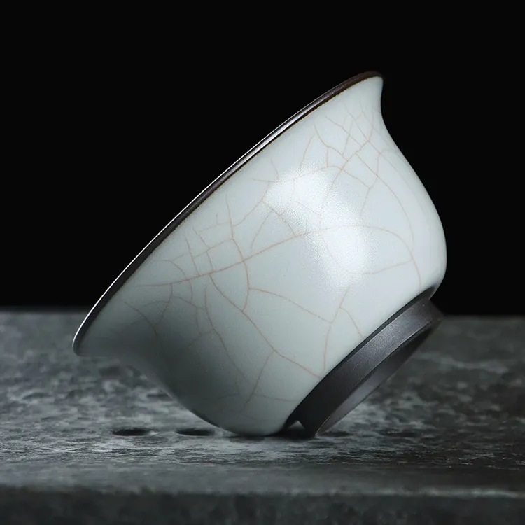 凝香阁 茶养开片铁胎仿古月白汝窑压手杯 单个中式茶具青瓷主人杯