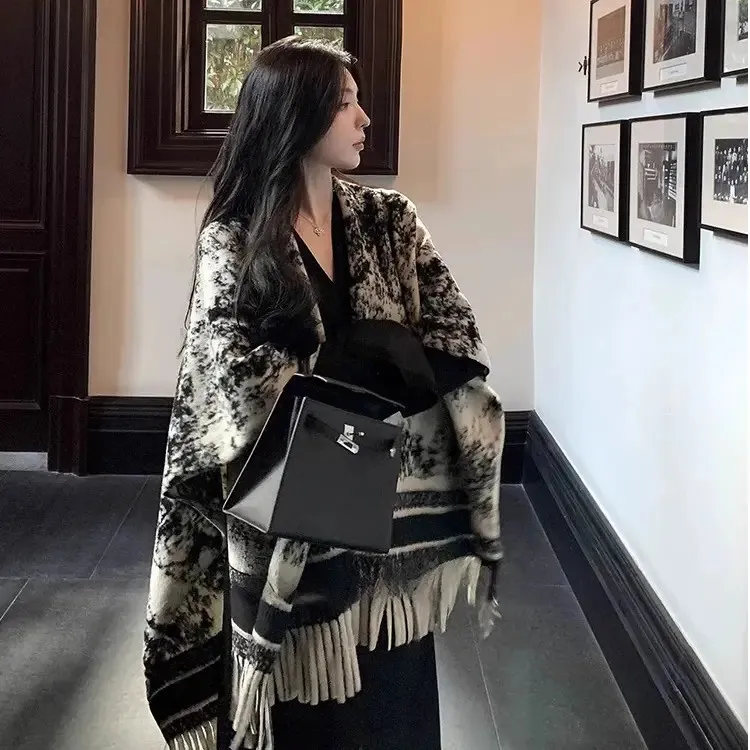 秋冬复古水墨画外搭女秋冬东方美学披肩保暖百搭旅游拍照氛围斗篷