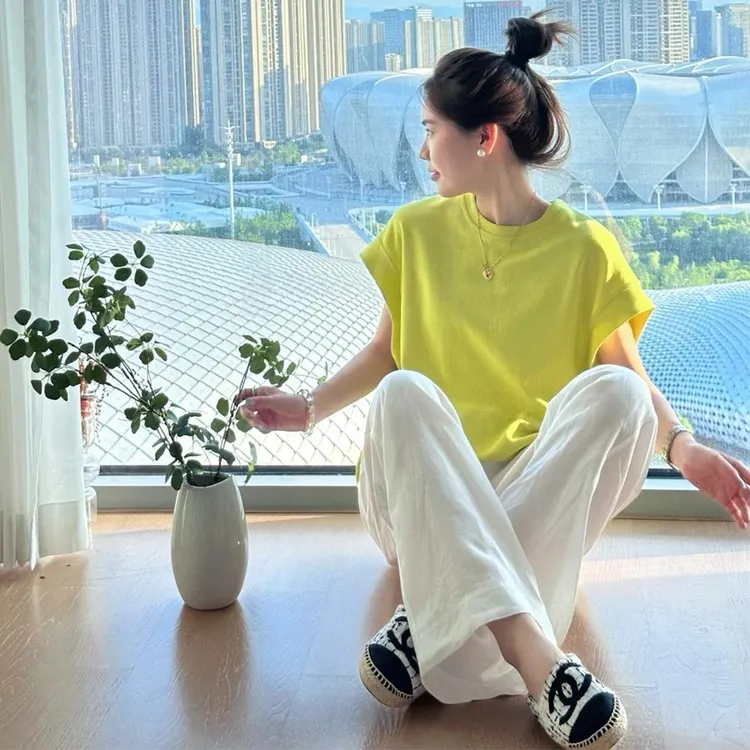 2025夏季新款女士多巴胺青柠绿圆领宽松短袖T恤好看温柔减龄上衣