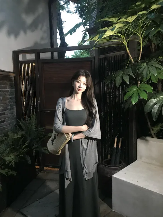 EIA一尧【淡人美学】松弛慵懒日常吊带连衣裙气质显瘦知性百搭长裙