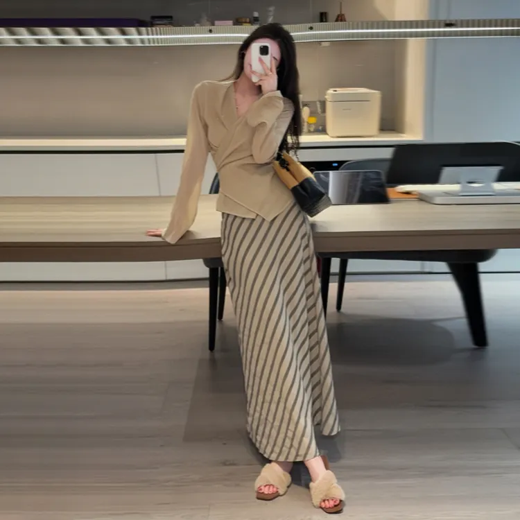 7364韩系早秋法式连衣裙女2025新款轻熟御姐穿搭高级感套装长裙