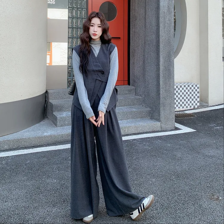 韩系休闲风气质百搭套装女秋季新款设计感马甲打底阔腿裤三件套