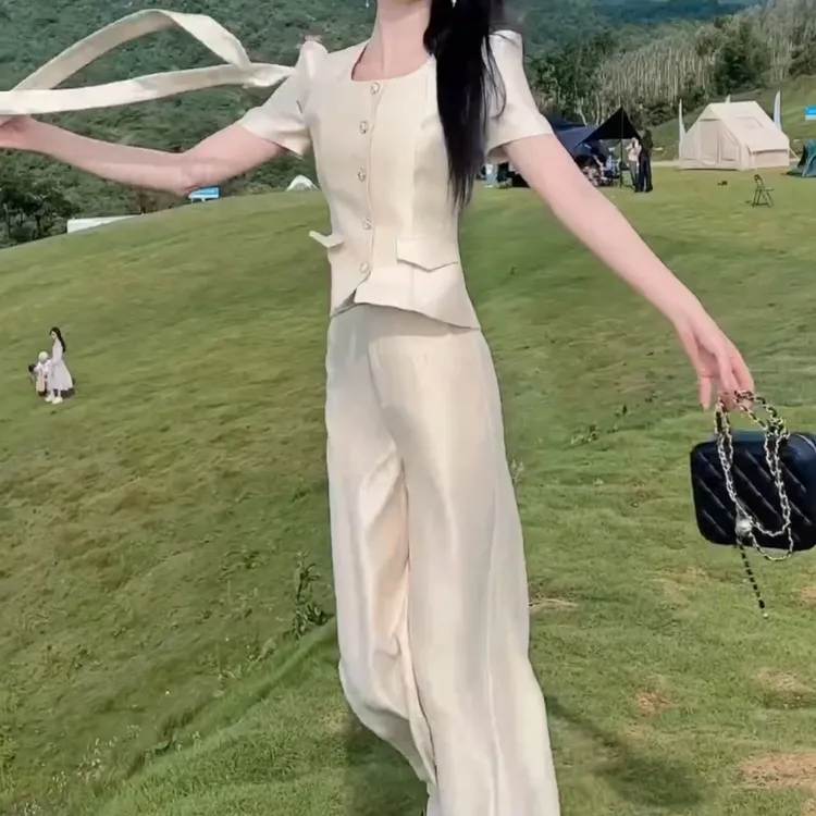 2025春夏新款时尚显瘦气质女士网红洋气两件套百搭款D7837