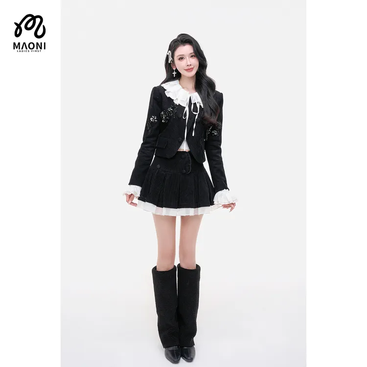 毛妮LADIESFIRST【金属甜酷】法式丝绒感荷叶领花朵装饰外套L2404