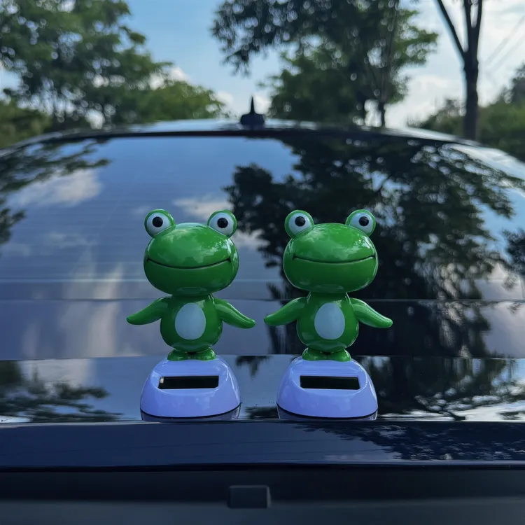 可爱太阳能摇摆青蛙创意车载摆件汽车中控台内饰车顶车尾饰品