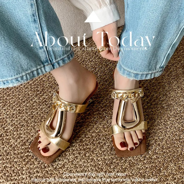 [歌默Gomo] 6cm 高品质大牌设计感链条拖鞋女坡跟真皮金属扣凉鞋