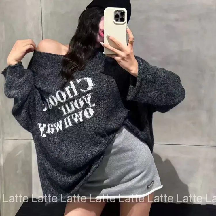 LATTE正版冬季新款 可斜肩宽松字母慵懒毛衣女