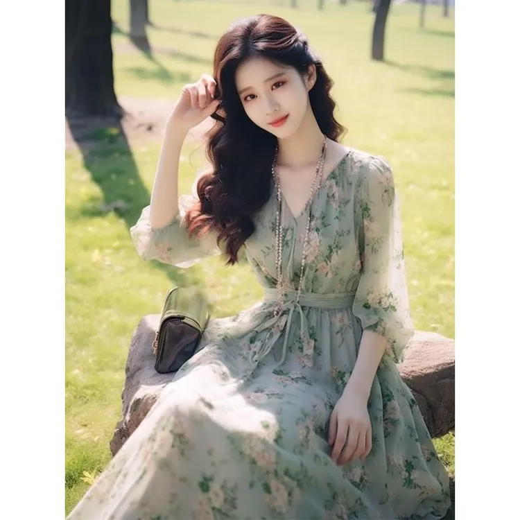 茶歇法式高级感超好看气质绝美度假温柔风绿色碎花雪纺连衣裙子夏