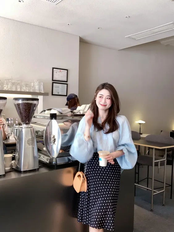 2025春夏新款韩系气质高级感气质蓝色衬衫百搭高腰波点半身裙套装