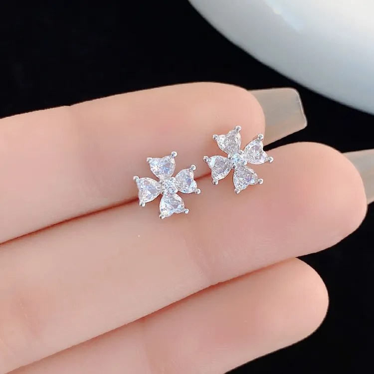 铜合金锆石耳饰 2025新款小巧精致四叶花螺旋拧扣耳钉耳环耳饰品 