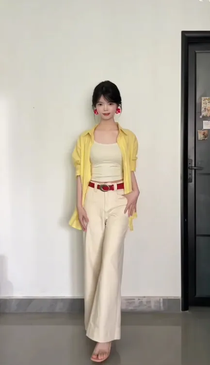 黄色上衣三件套日常休闲温柔可爱