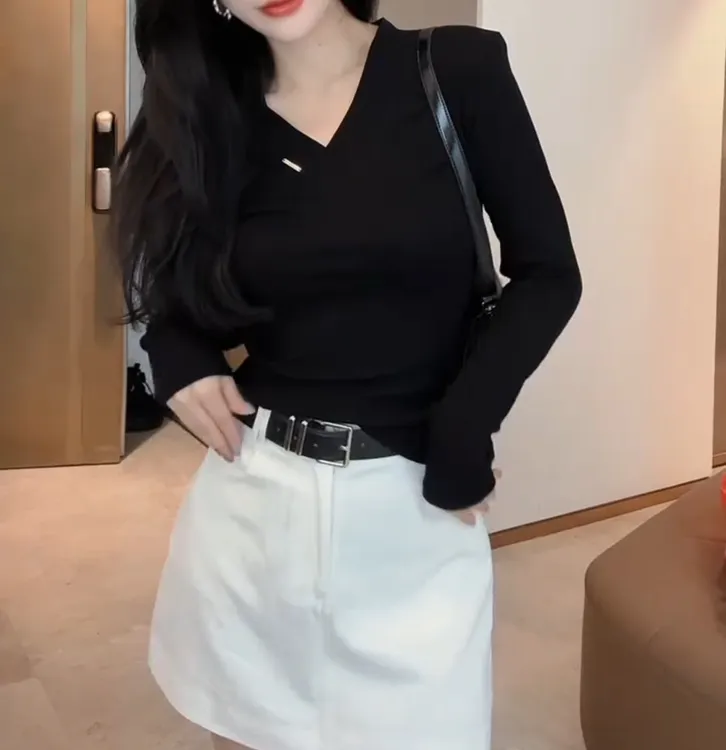 欧货简约百搭显瘦V领美背长袖打底衫