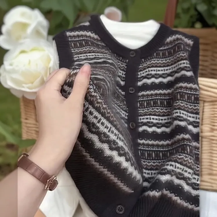 高级感针织开衫2025秋冬新款复古提花设计感洋气马甲背心毛衣外套