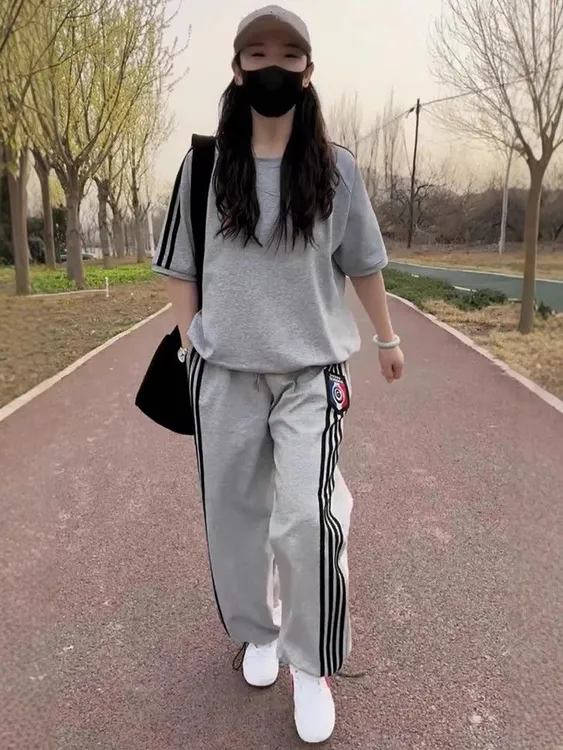 2025夏季新款宽松减龄风休闲运动套装女时尚圆领短袖卫裤两件套装