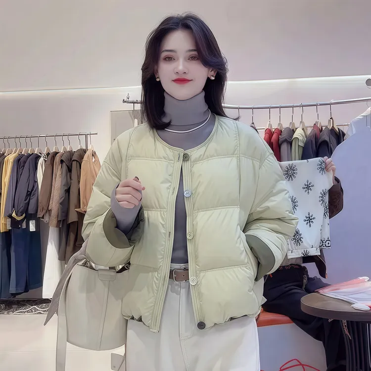 短款彩扣圆领女七彩扣减龄保暖轻薄女士羽绒服秋冬韩版拼接冬季
