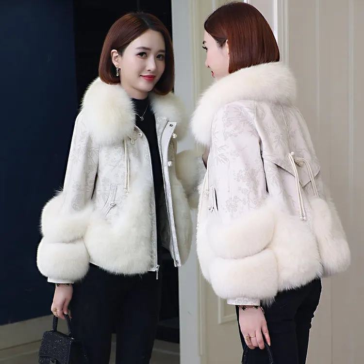 皮草狐狸毛外套冬季新款刺绣压花绵羊皮时尚加厚女装保暖皮毛一体