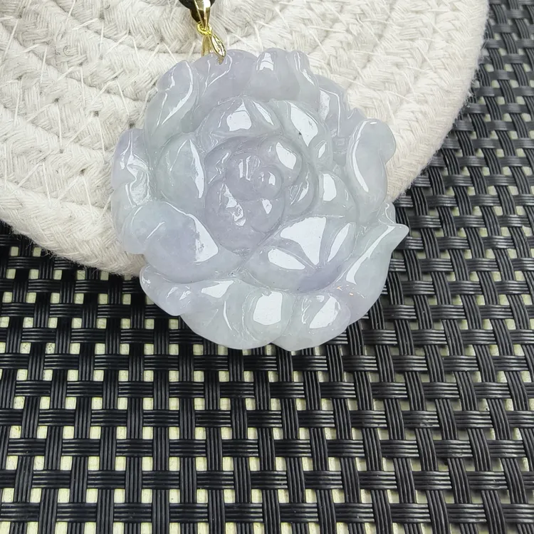 天然翡翠A货古法雕刻春彩大叶玫瑰花吊坠百搭时尚